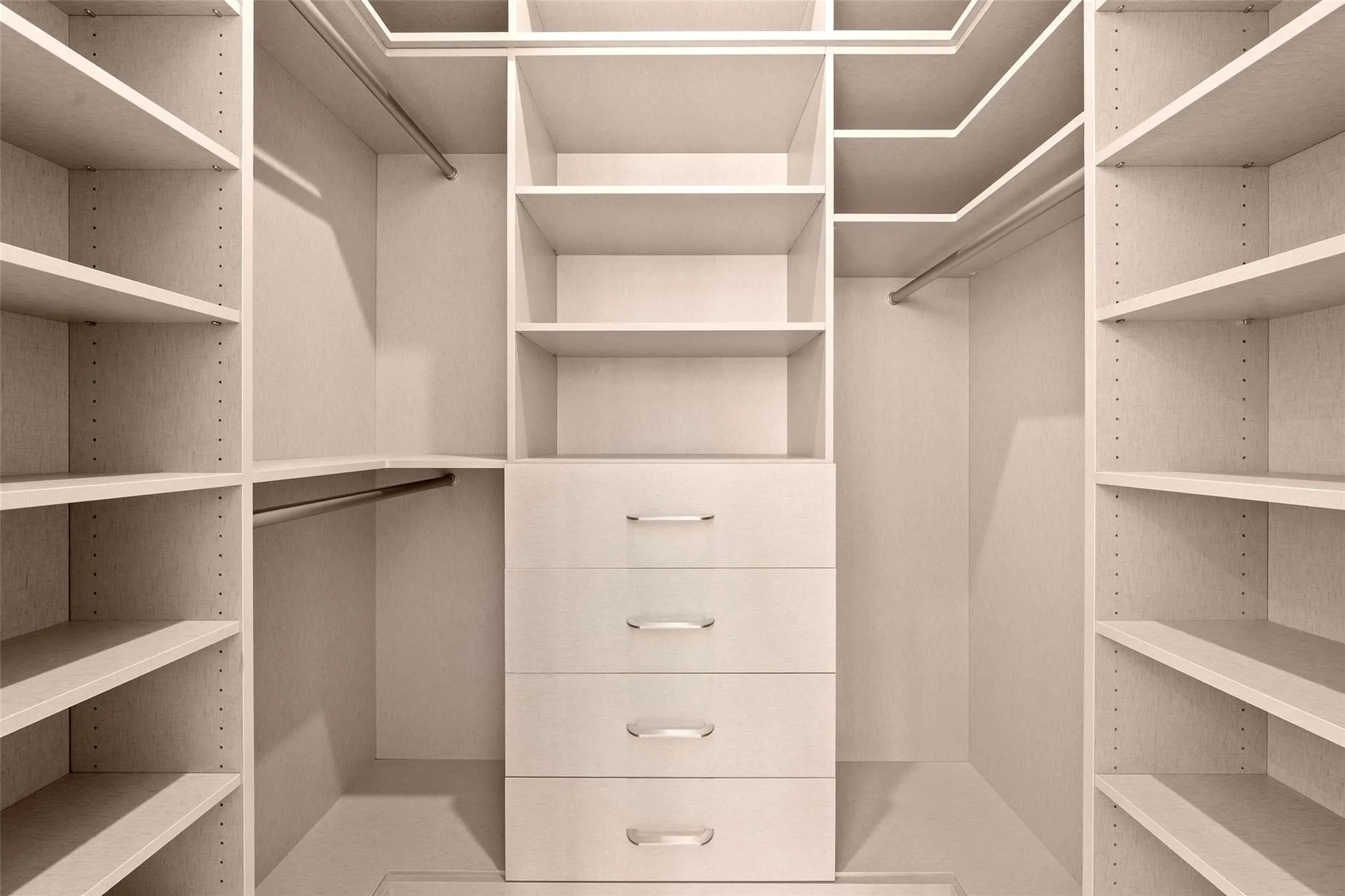 First-Floor Guest Bedroom – Spacious Walk-In Closet
