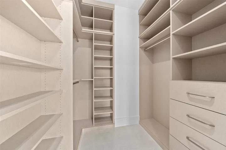 walking closet