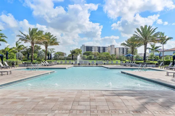 Walk to the pool from Pinehurst