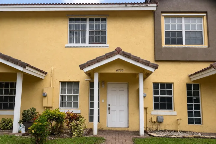 00-primary-exterior-6750