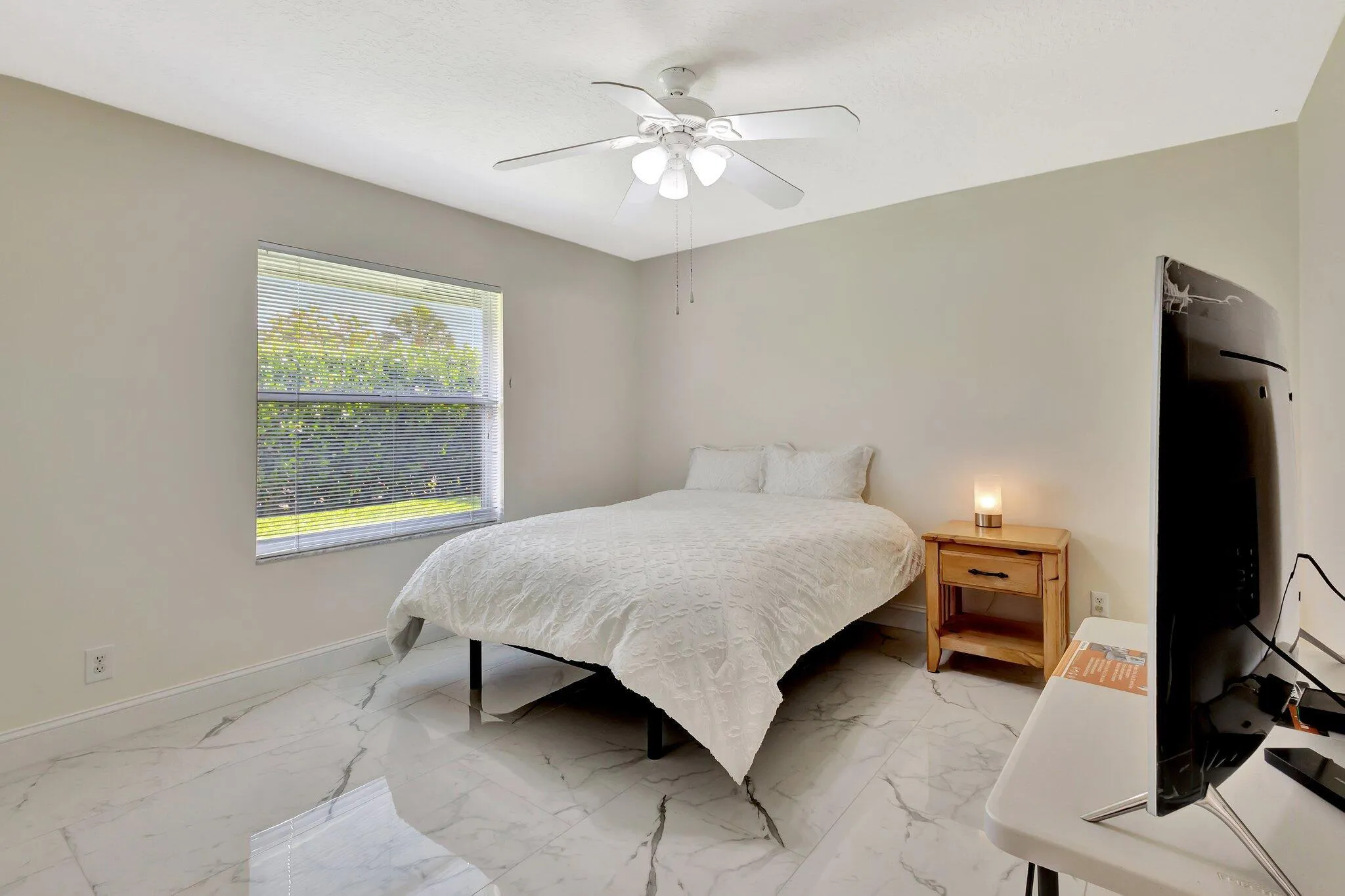 2 BEDROOM
