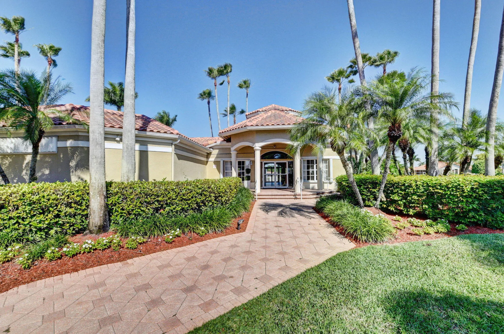 CLUBHOUSE