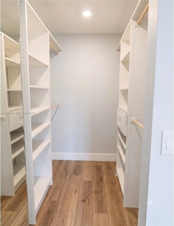 Master walk -in