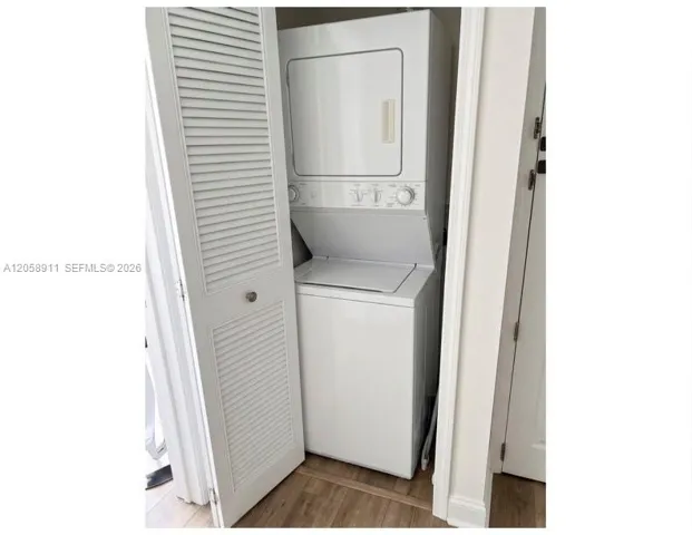 Stacked water & dryer combo