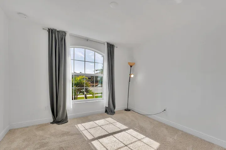 17-web-or-mls-9728 - 017
