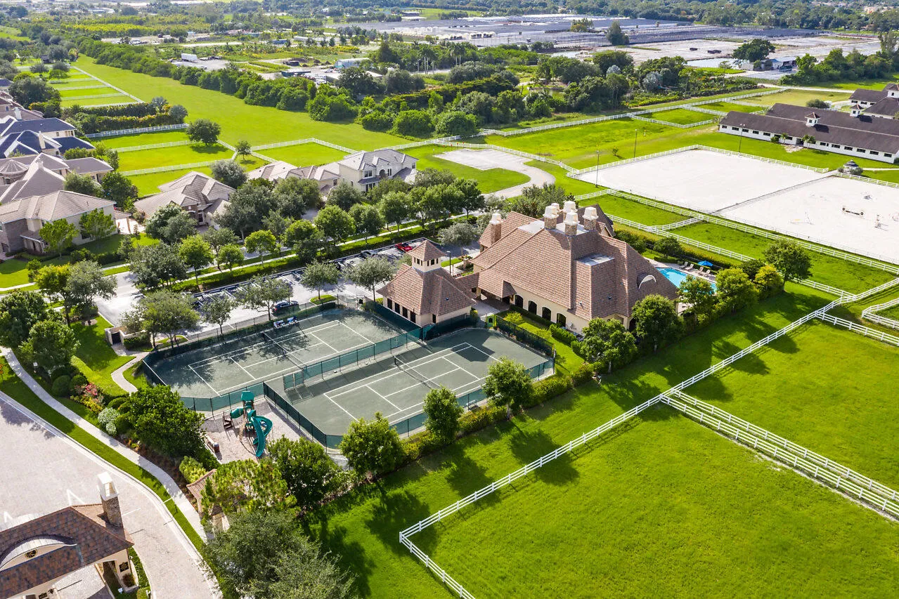 Equus Clubhouse (15)