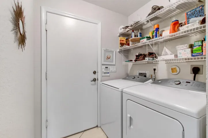 Washer/Dryer Inside