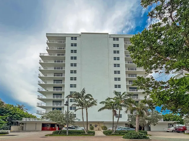 027-009-812 Briny Ave 10C-1334x1000