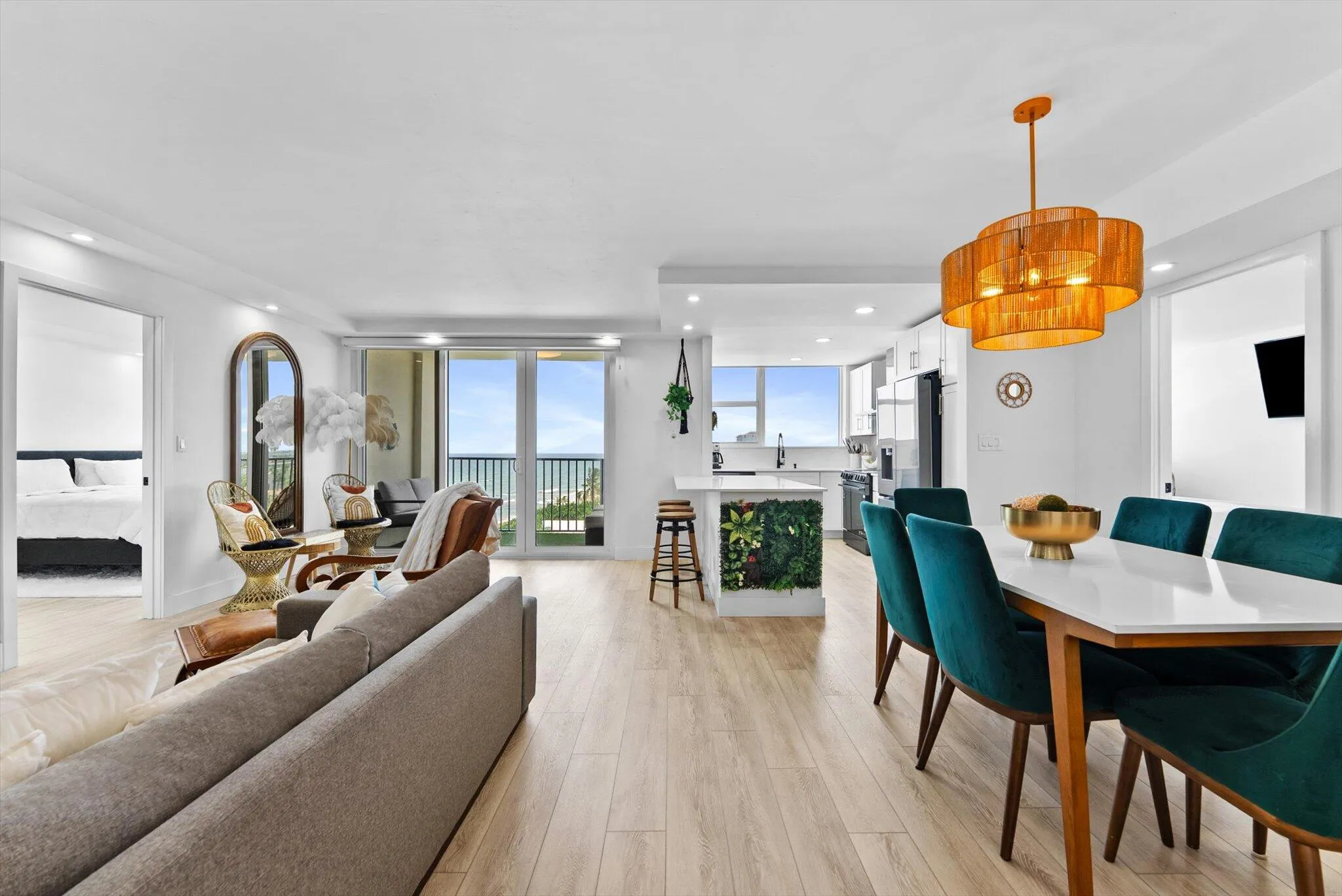 MAIN LIVING AREA