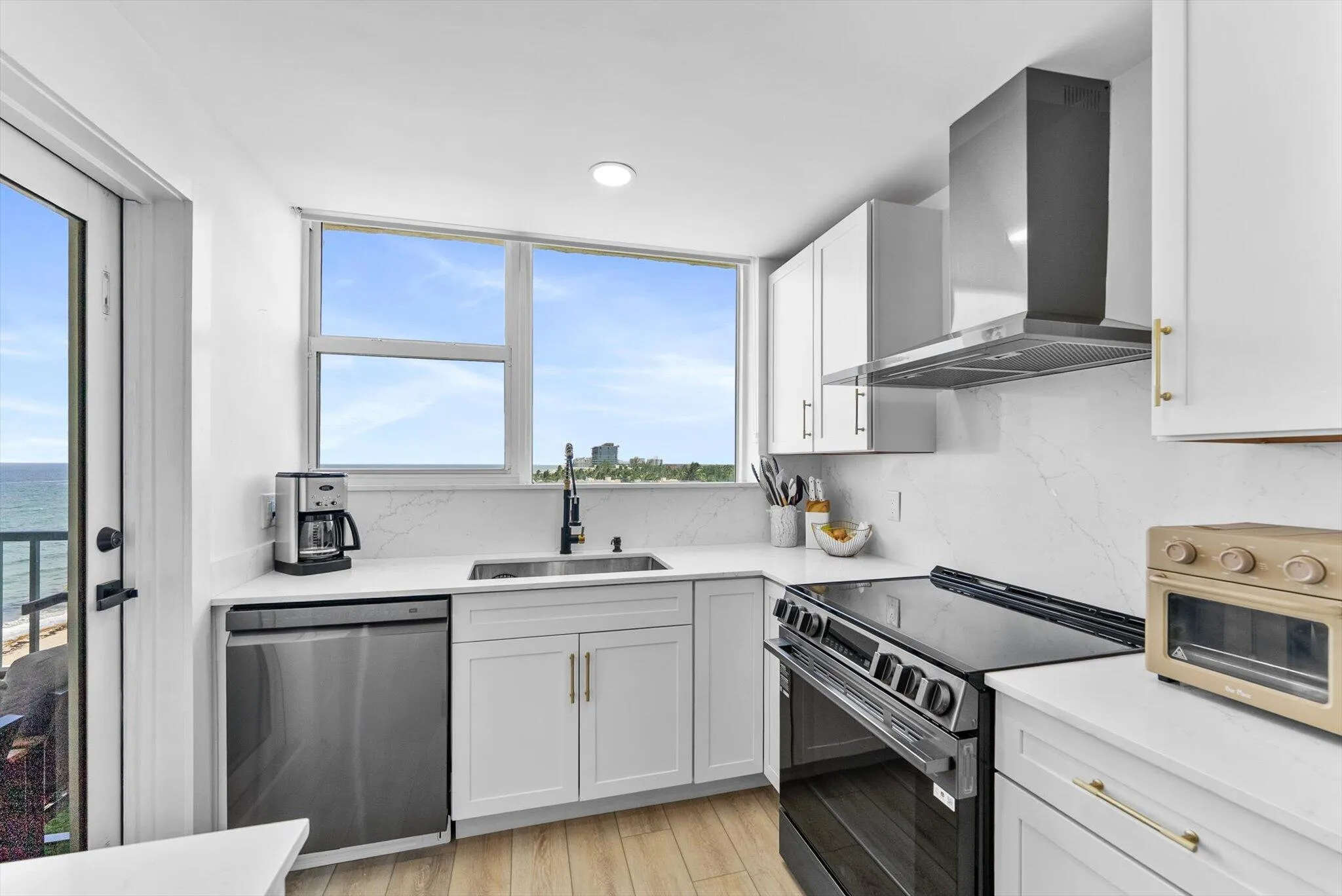 KITCHEN WITH OCEAN VIEW