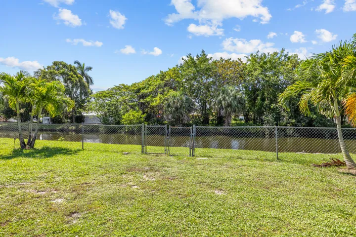 Large Fenced in Backyard w/Canalview