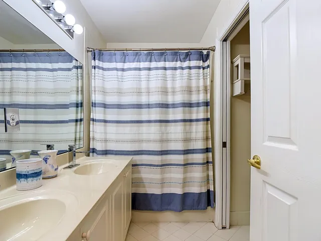 1154 Oakwater Drive-51