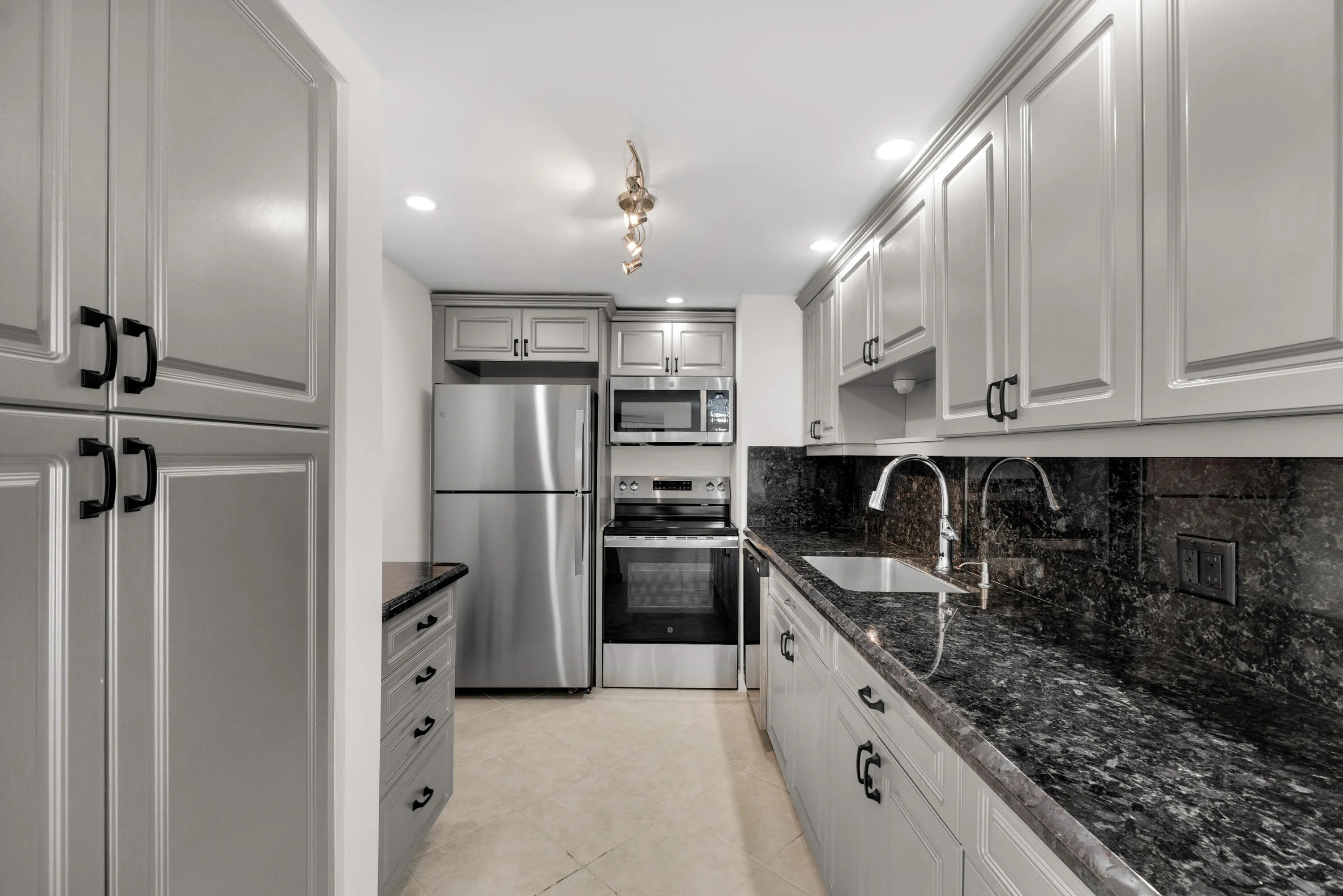 5600 N Flagler Dr u2504-8