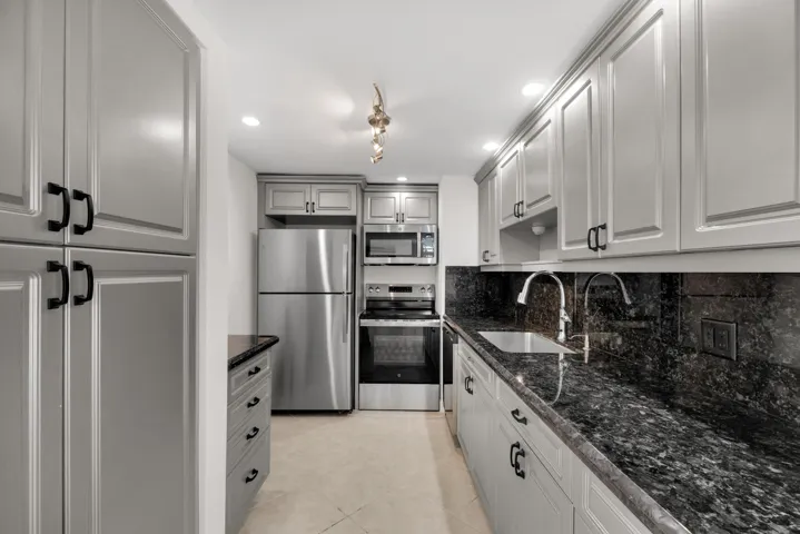 5600 N Flagler Dr u2504-8