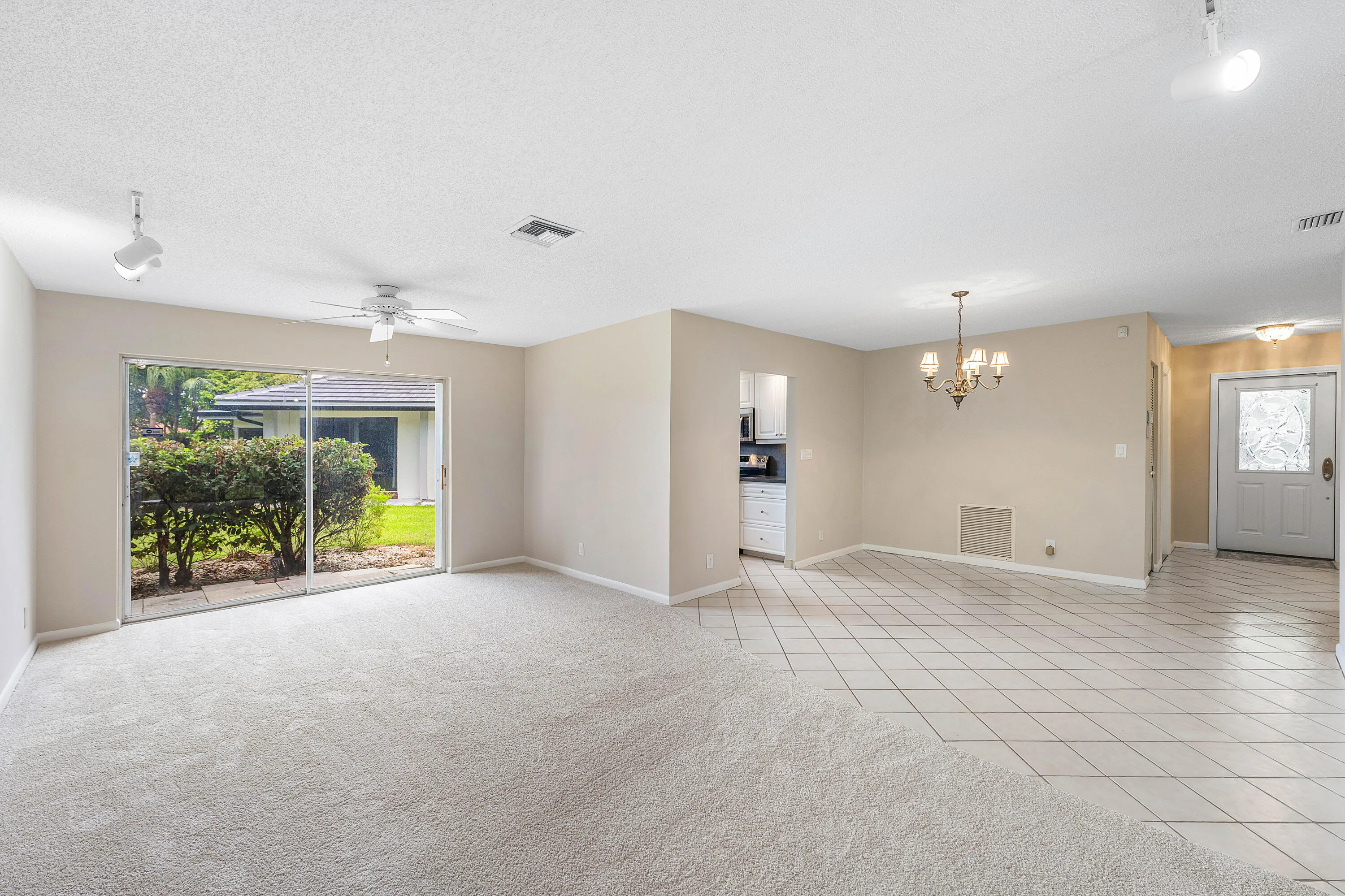 008-1752RiverwoodLane-CoralSprings-FL-33