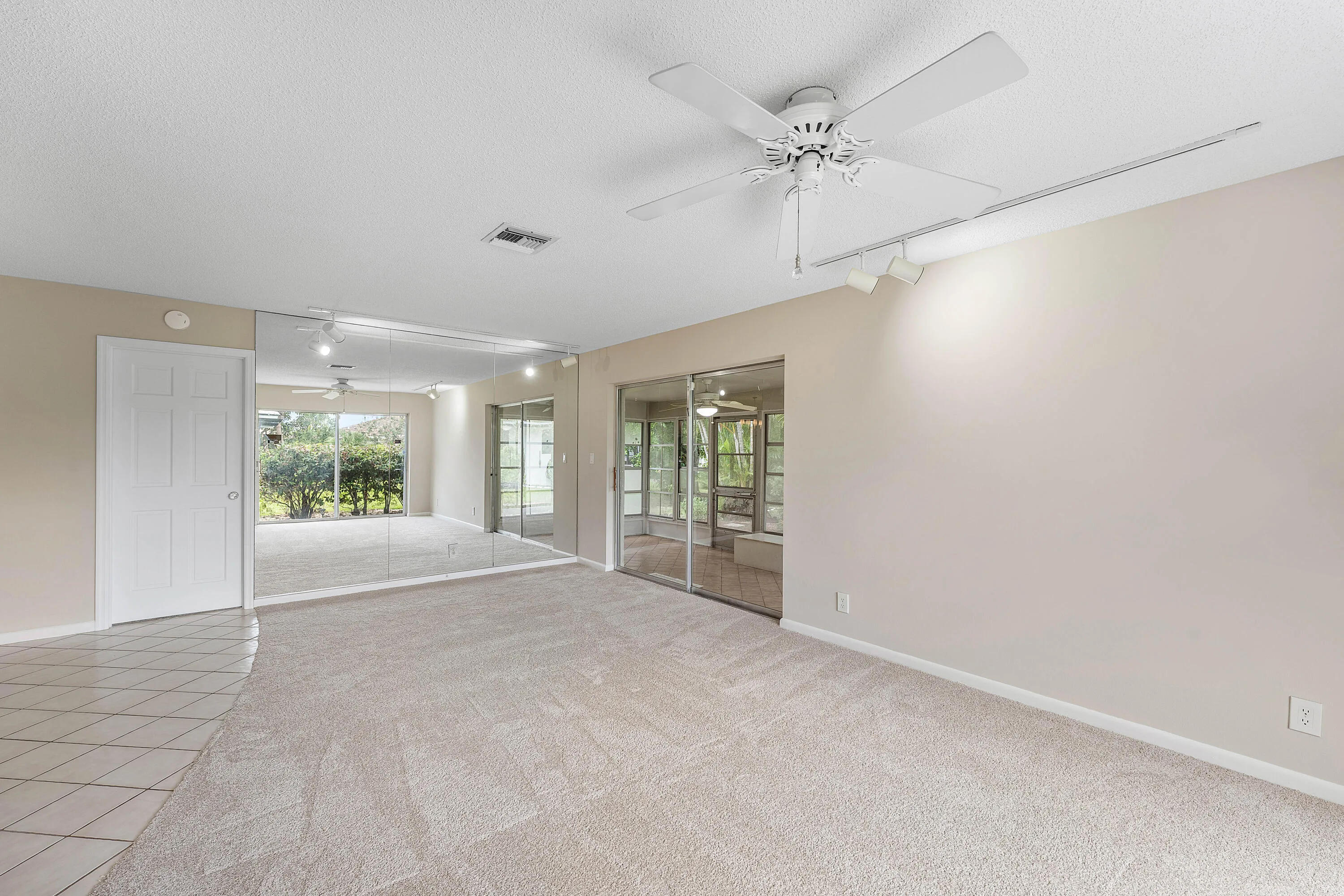 011-1752RiverwoodLane-CoralSprings-FL-33