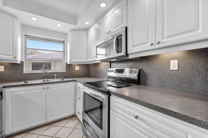 013-1752RiverwoodLane-CoralSprings-FL-33