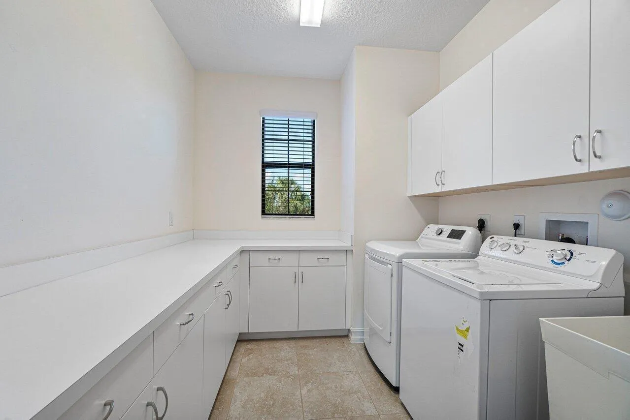 Laundry w/ Sink