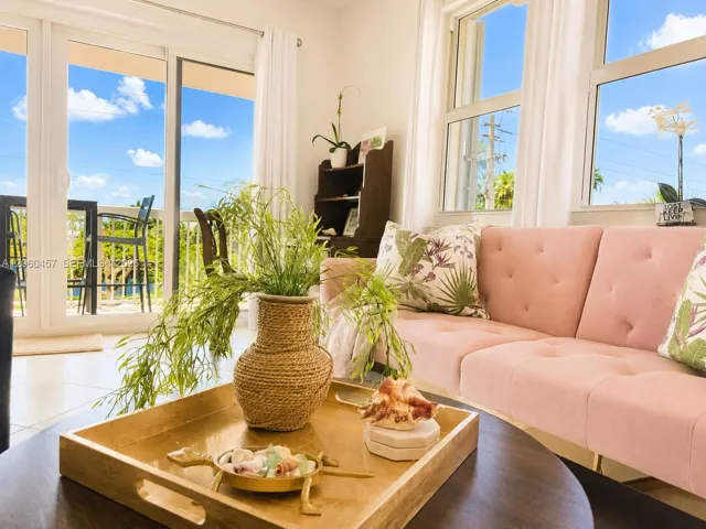corner unit with intracoastal views