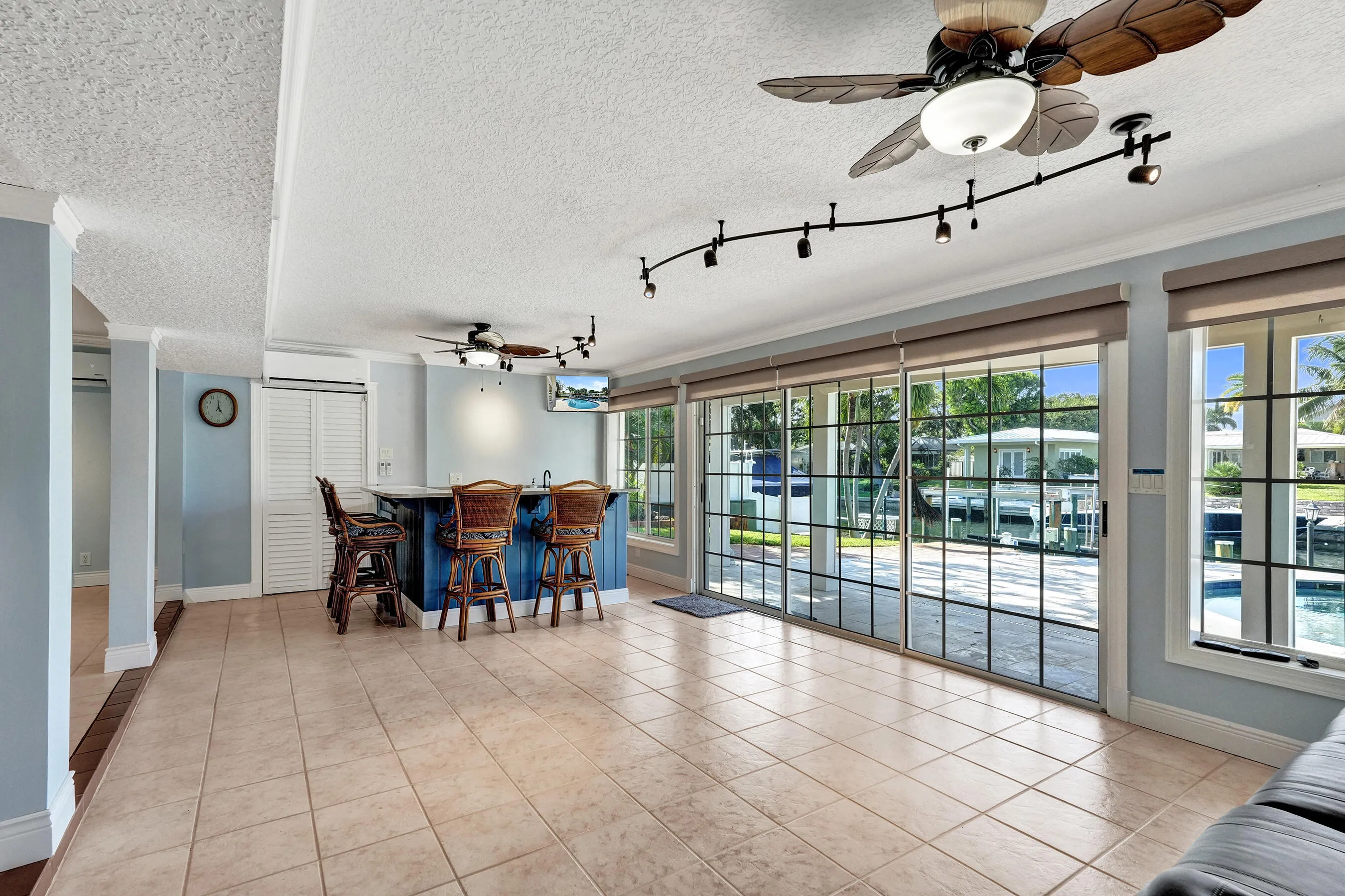 Family Room with wet bar. Bali cordless roller shades were installed in 2023 with a lifetime warranty.
