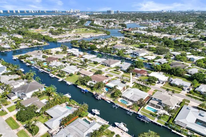 Aerial View showing a quick route to the intracoastal.