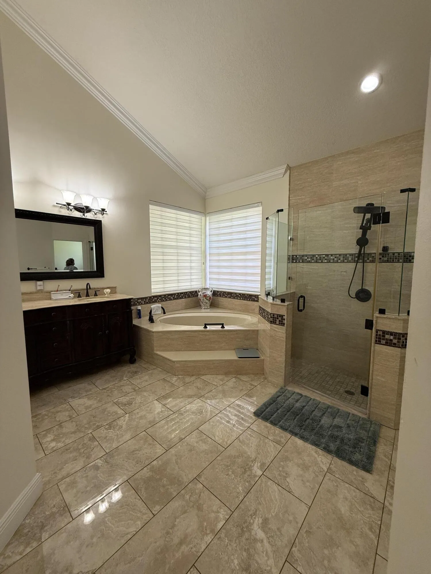 MASTER BATHOOM