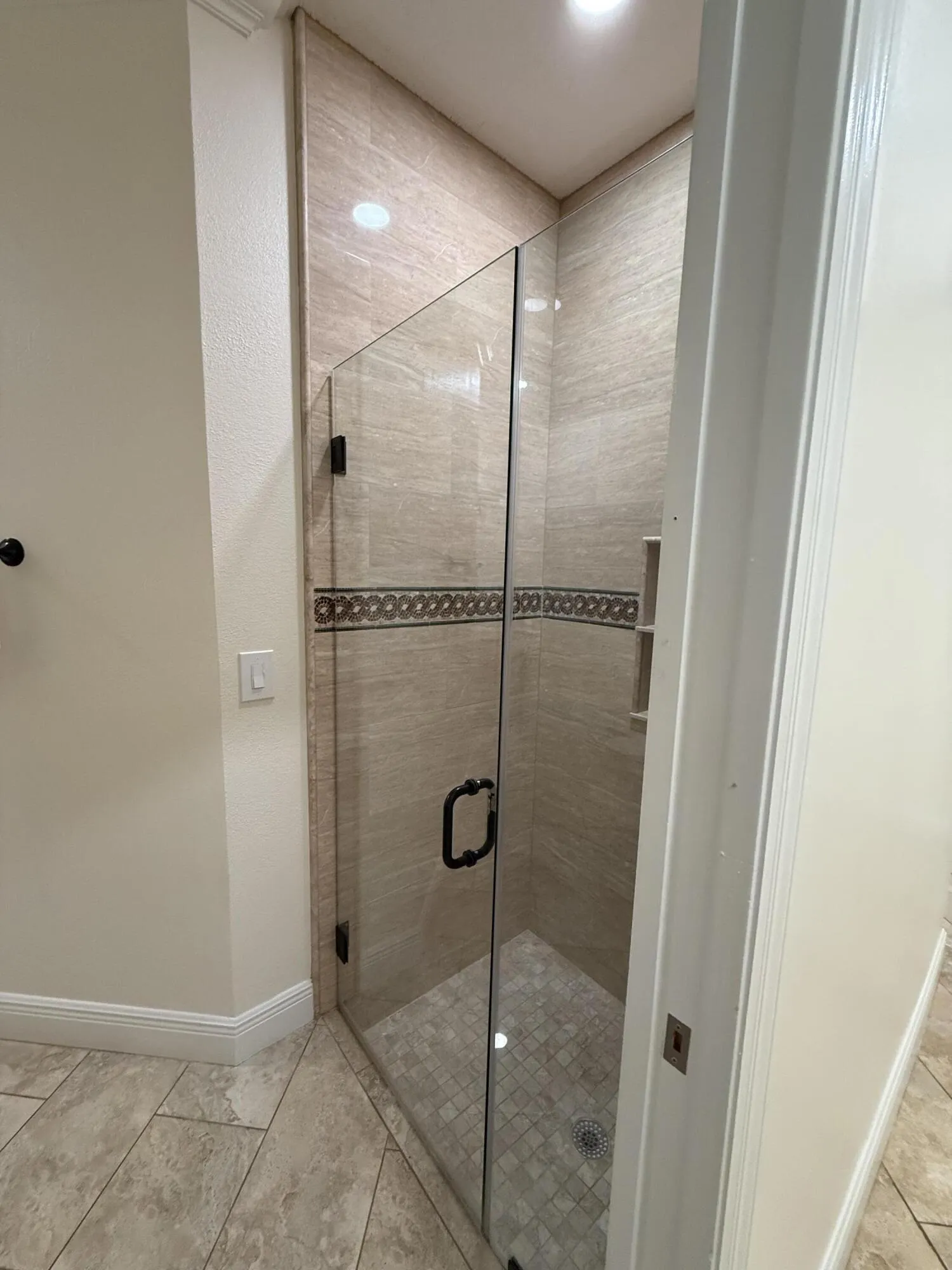POOL BATHROOM 2