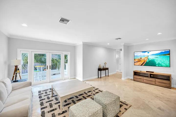 709 Idlewyld Dr-122