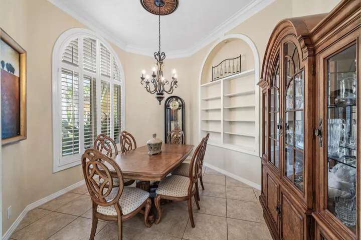 FORMAL DINING ROOM