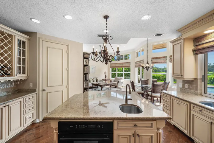 LARGE KITCHEN ISLAND