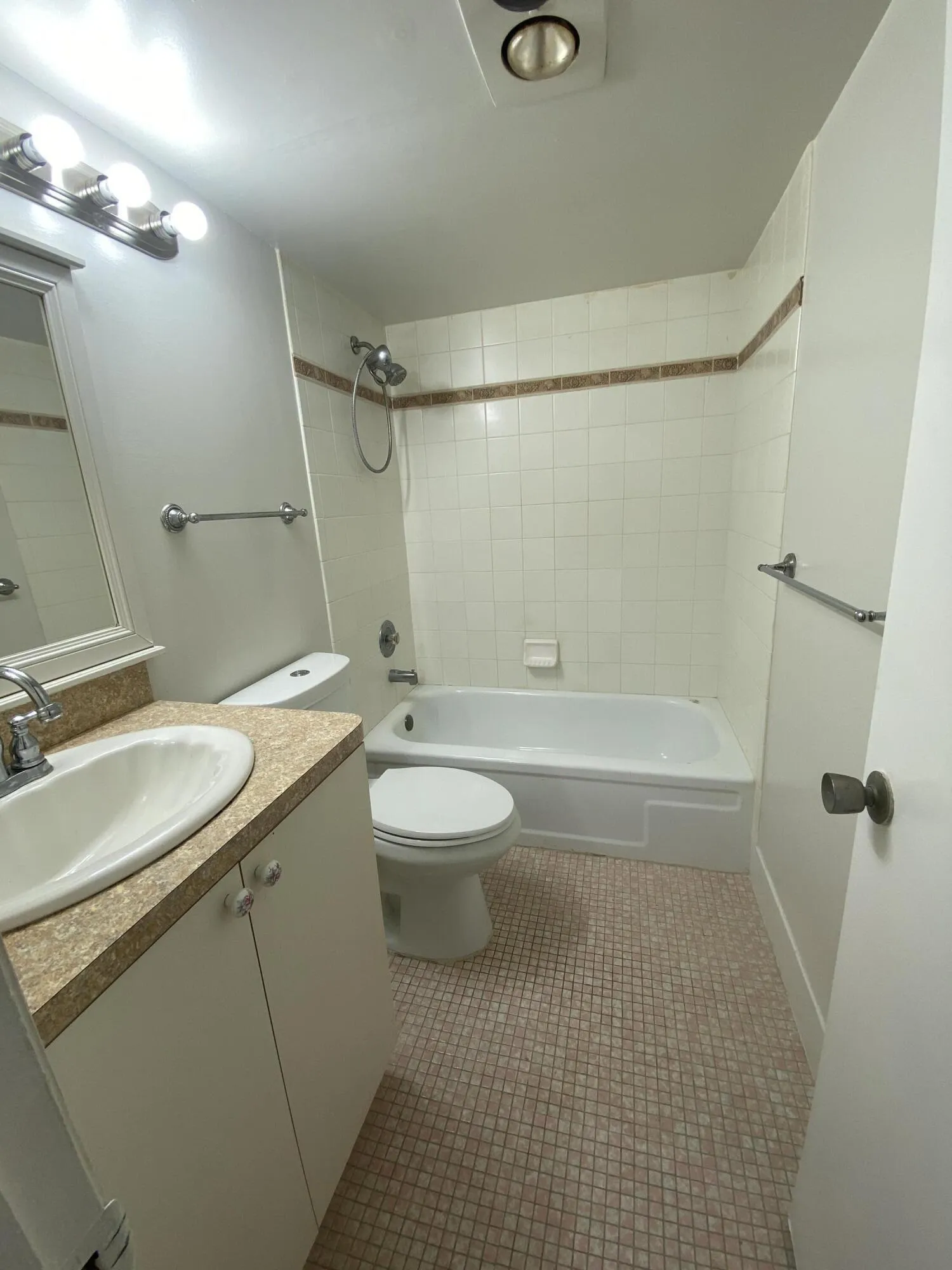 camden G bathroom,jpg