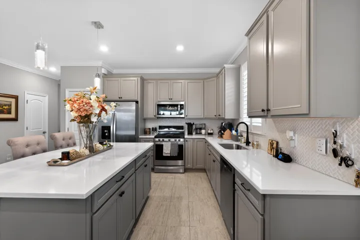 20_10430_SW_Captiva_Dr-Kitchen-2736