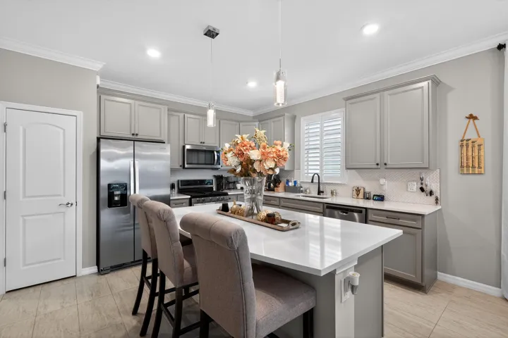 16_10430_SW_Captiva_Dr-Kitchen-2735