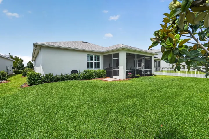 02_10430_SW_Captiva_Dr-Exterior-2752