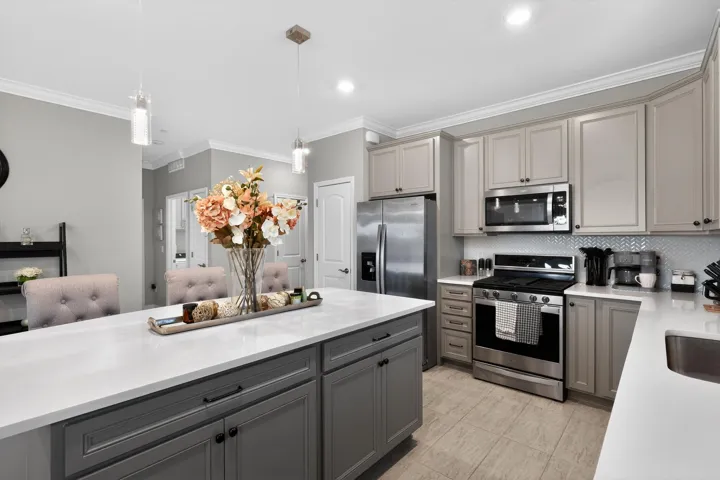 19_10430_SW_Captiva_Dr-Kitchen-2737