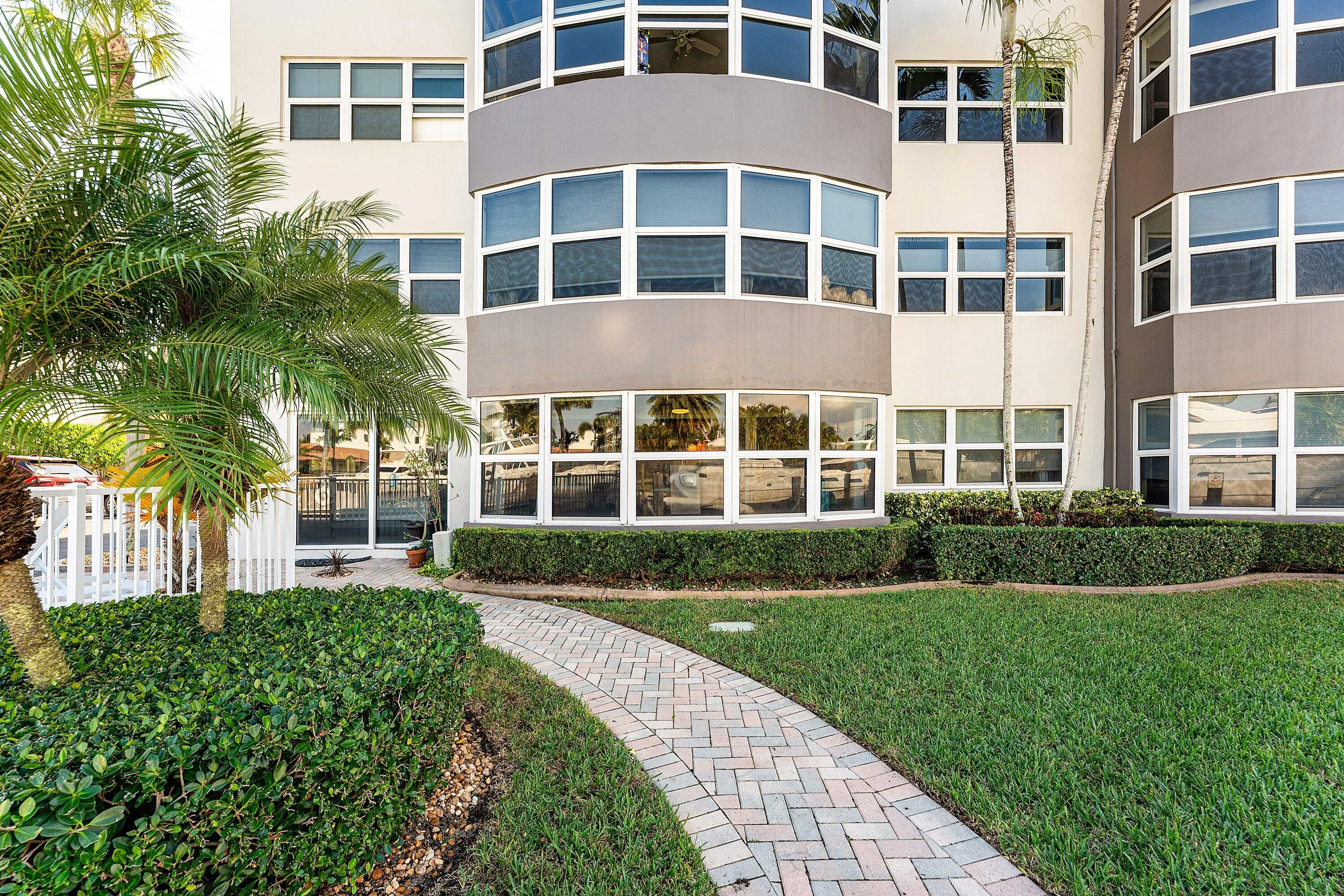 027-3031Northeast51stStreet-106W-FortLau