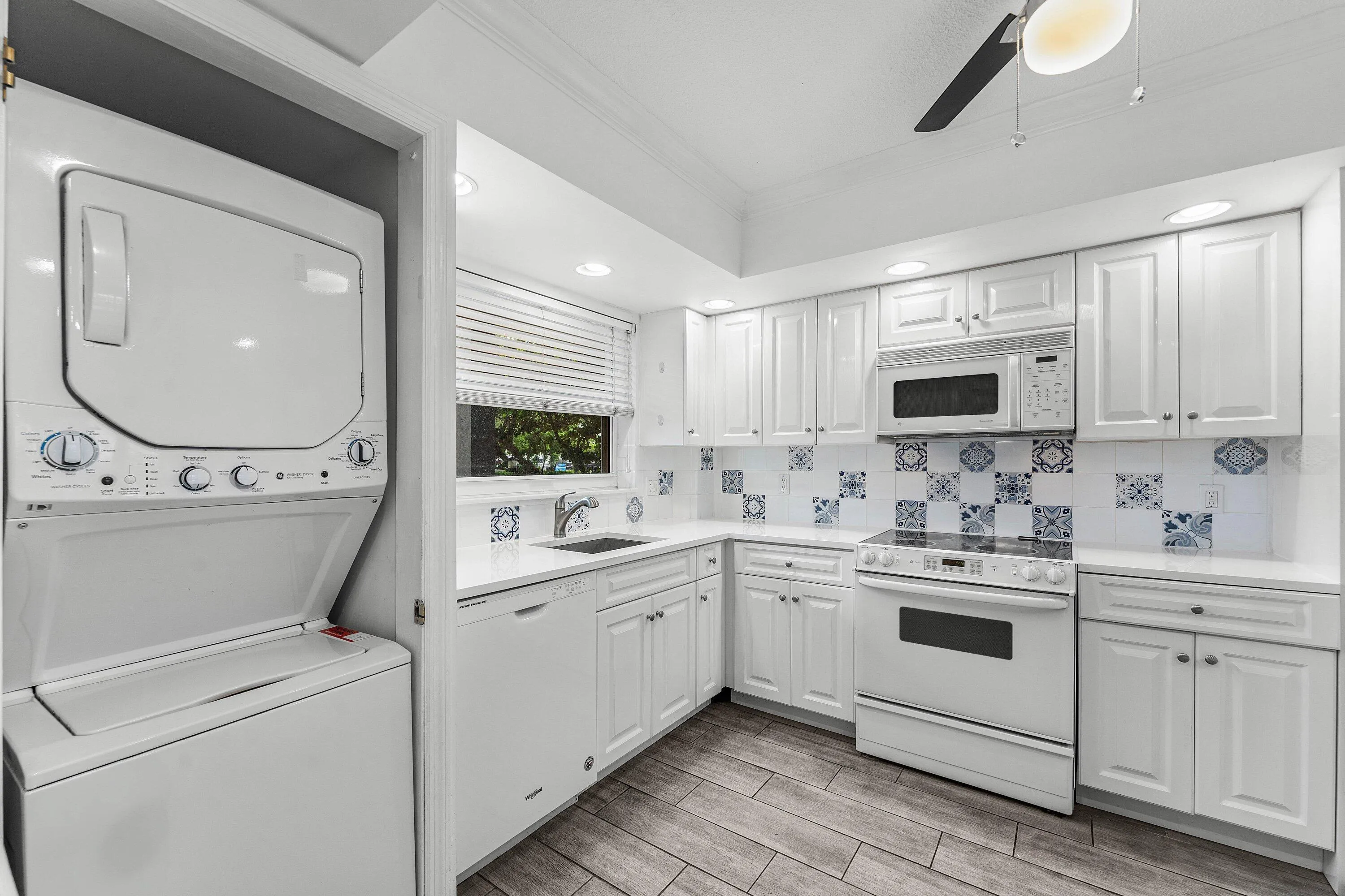 031-3031Northeast51stStreet-106W-FortLau