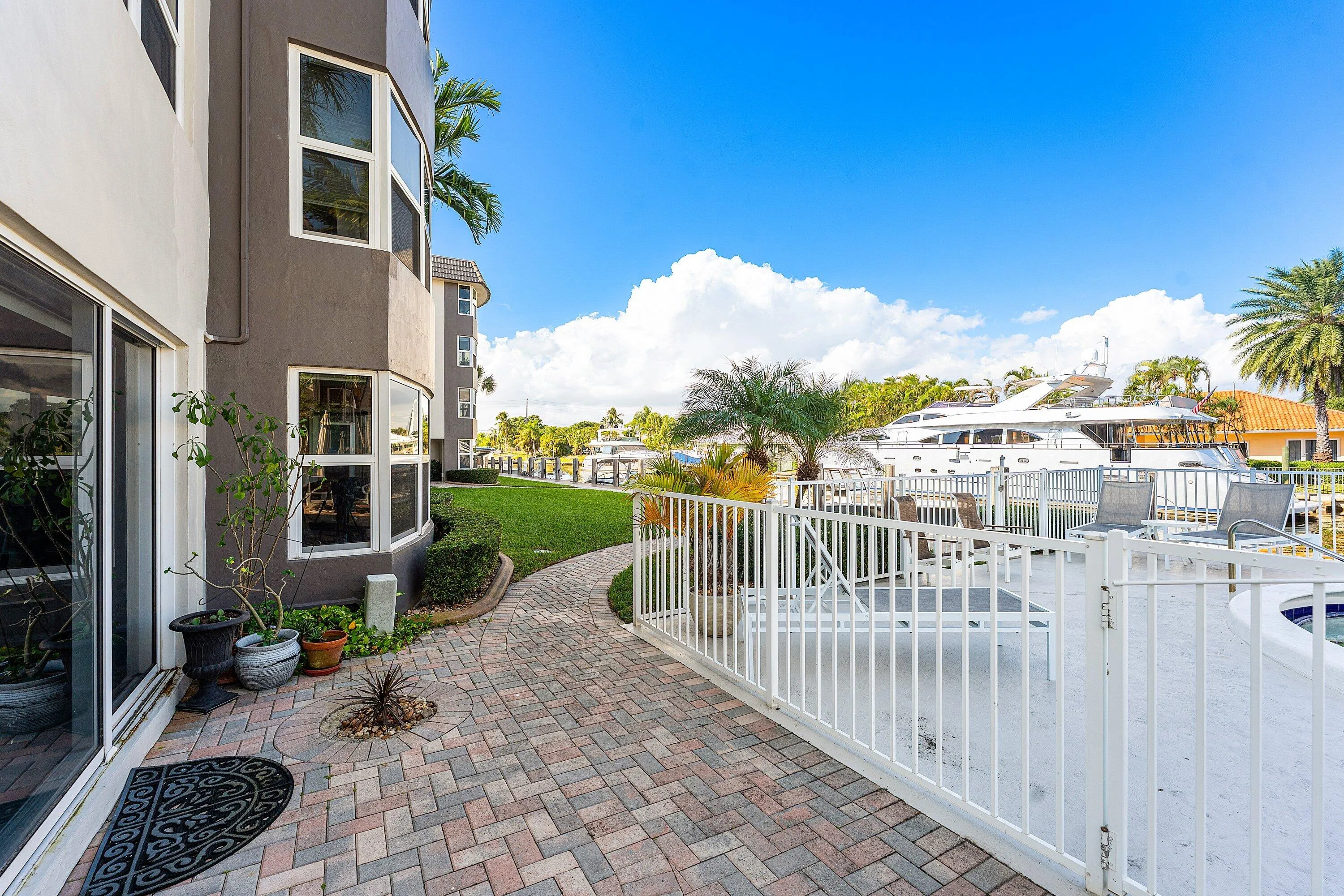 026-3031Northeast51stStreet-106W-FortLau