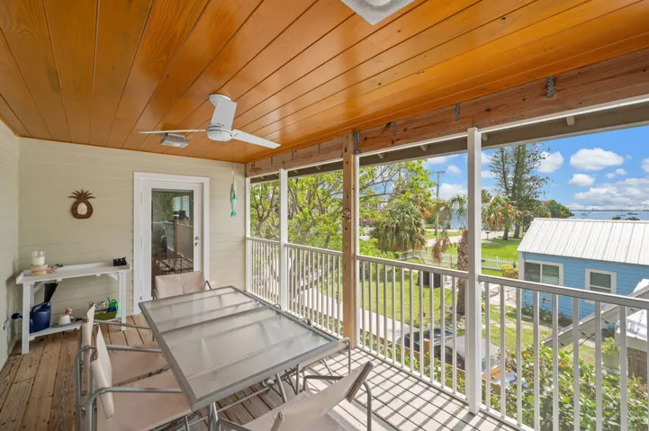 Screened Patio w/river views