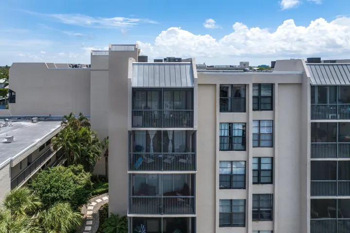 023-17RoyalPalmWay-606-BocaRaton-FL-3343