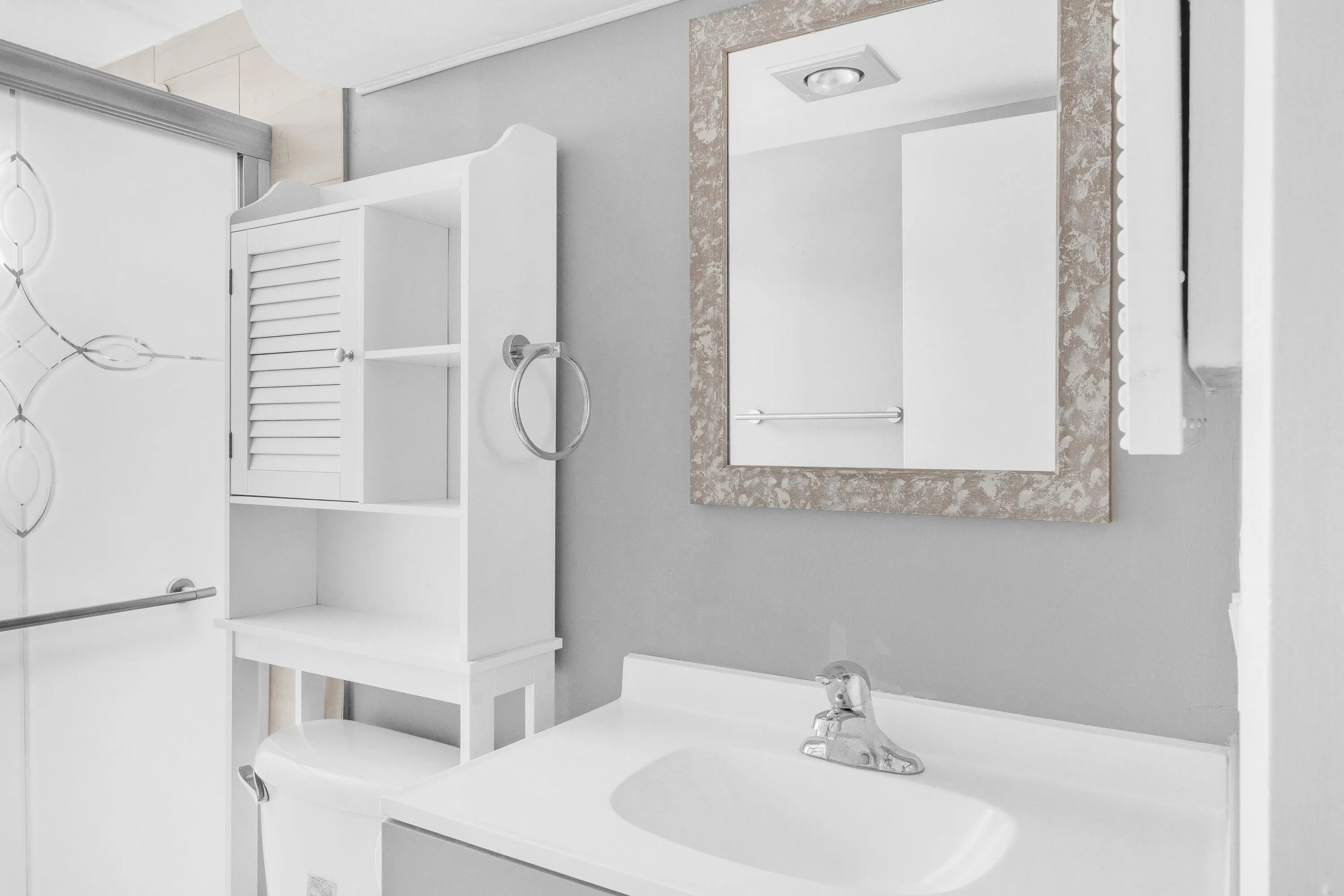 16 Bathroom (02)