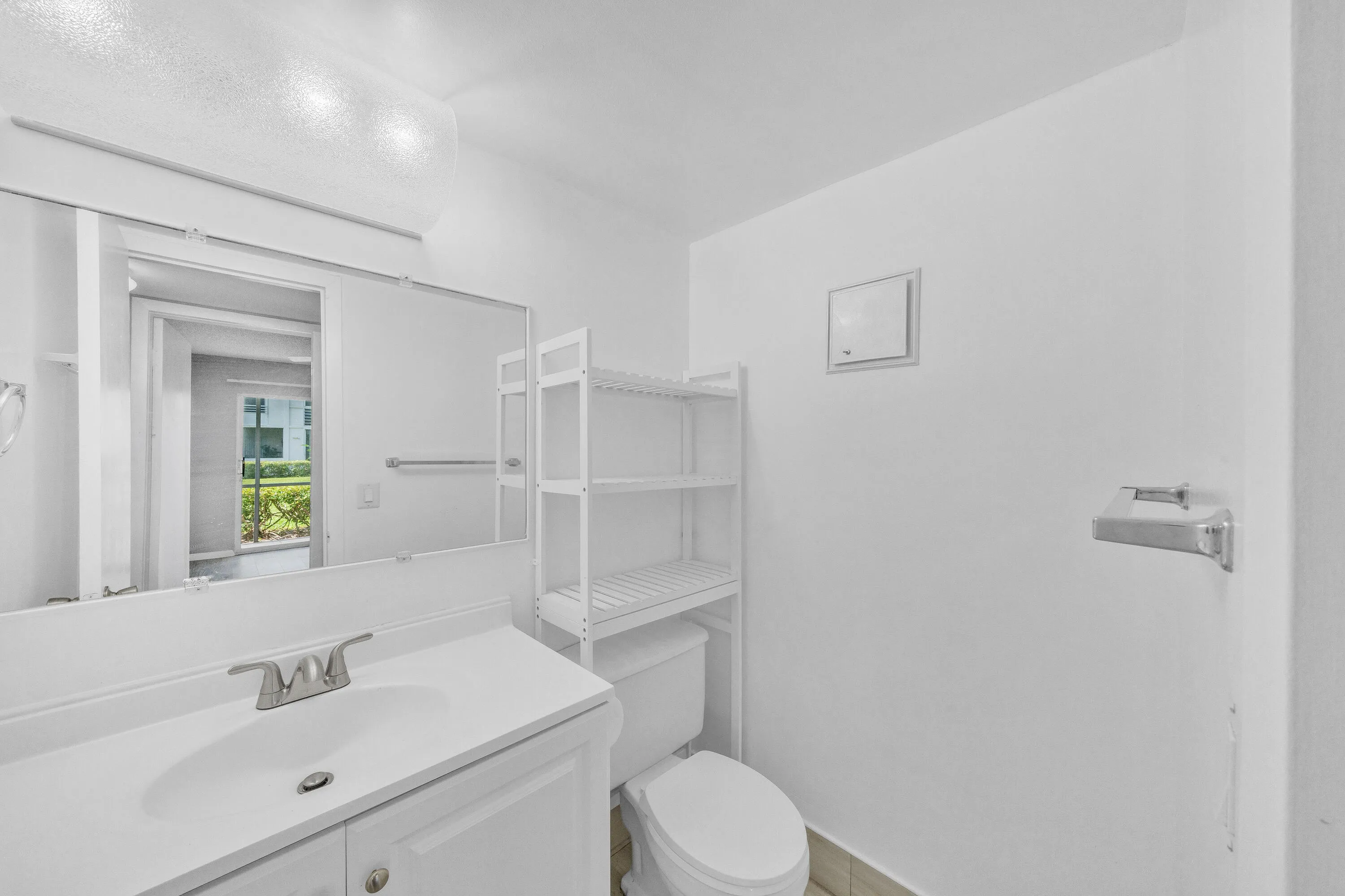 15 Half Bath (2)