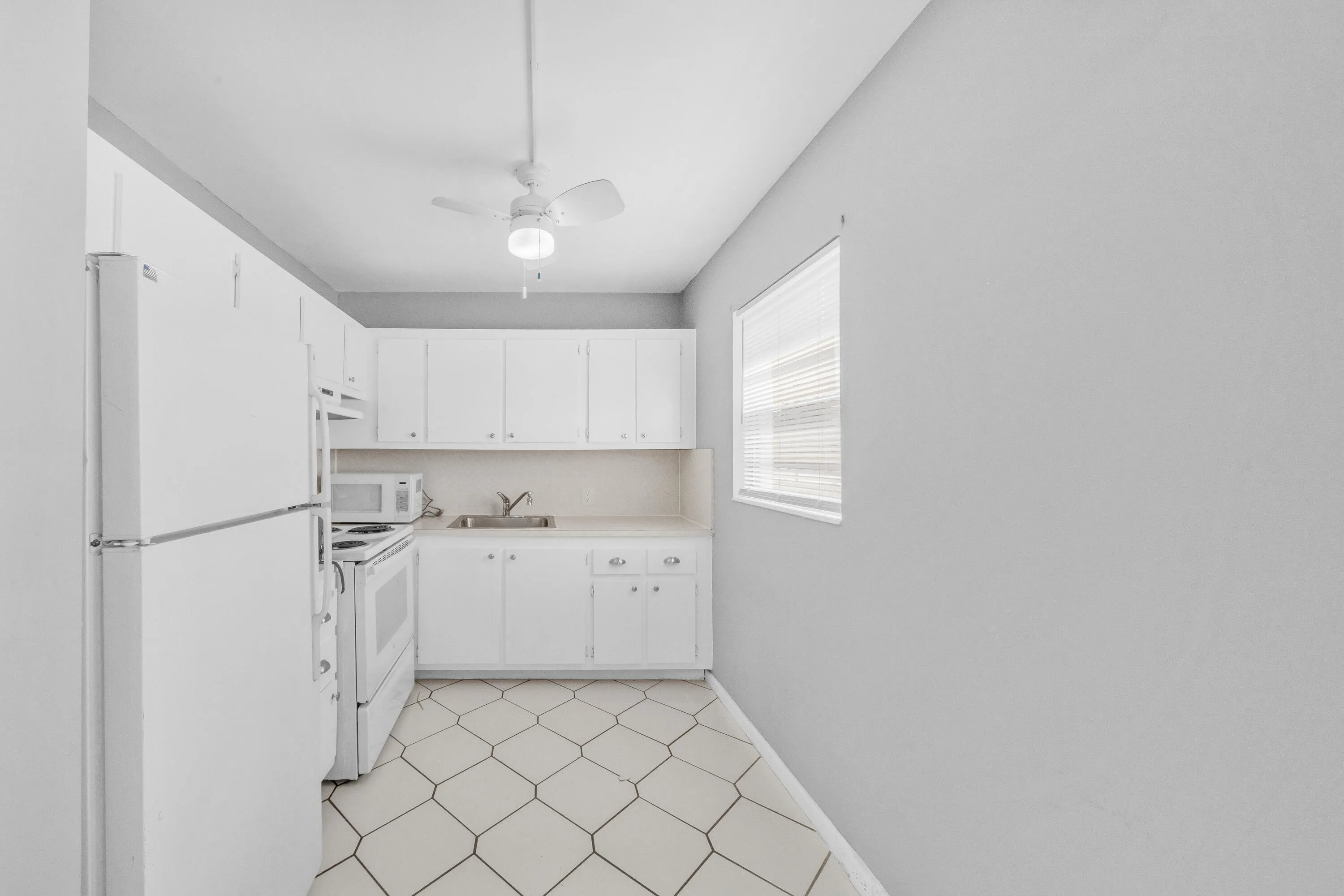 19 Kitchen (1)