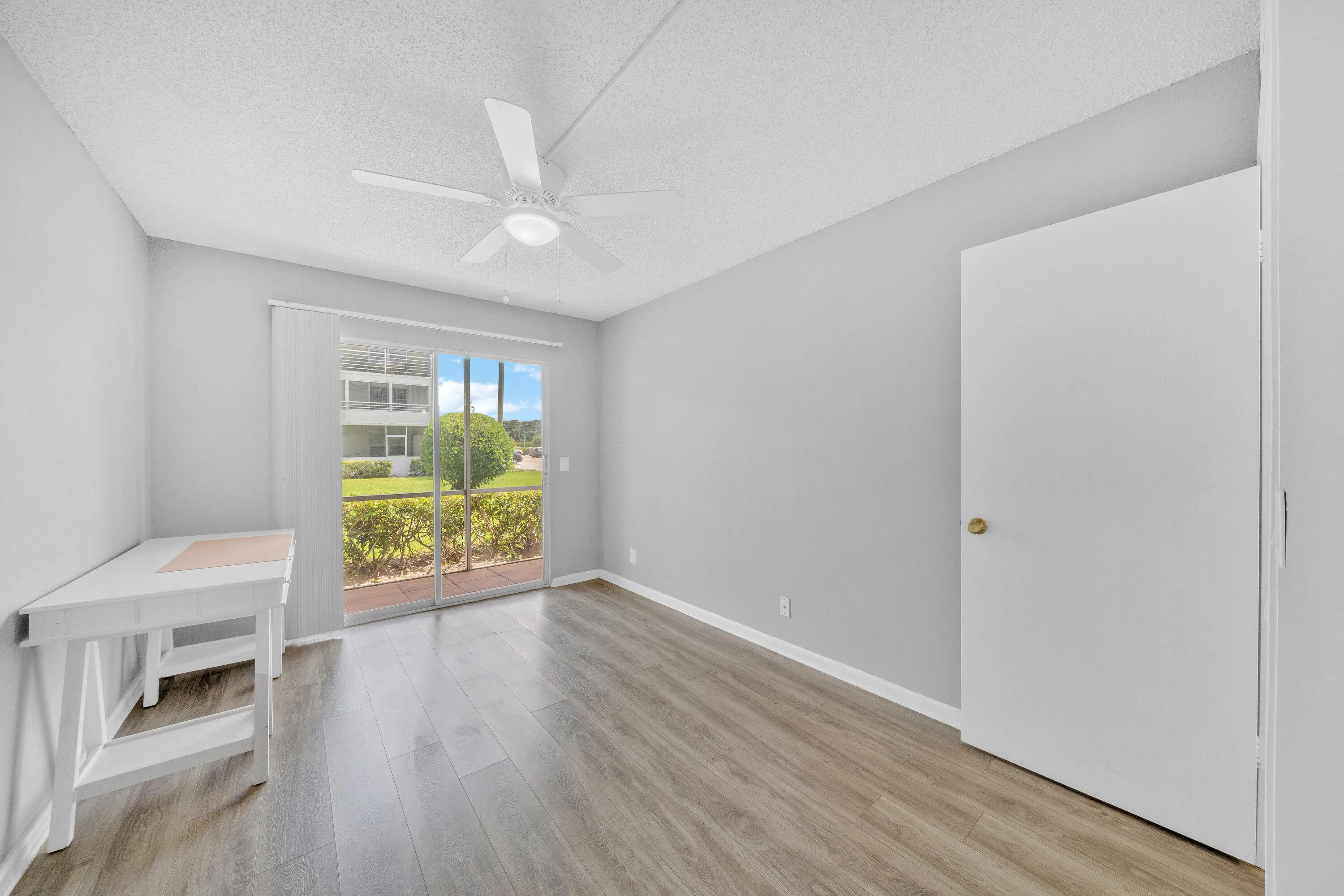 14 Guest Bedroom B