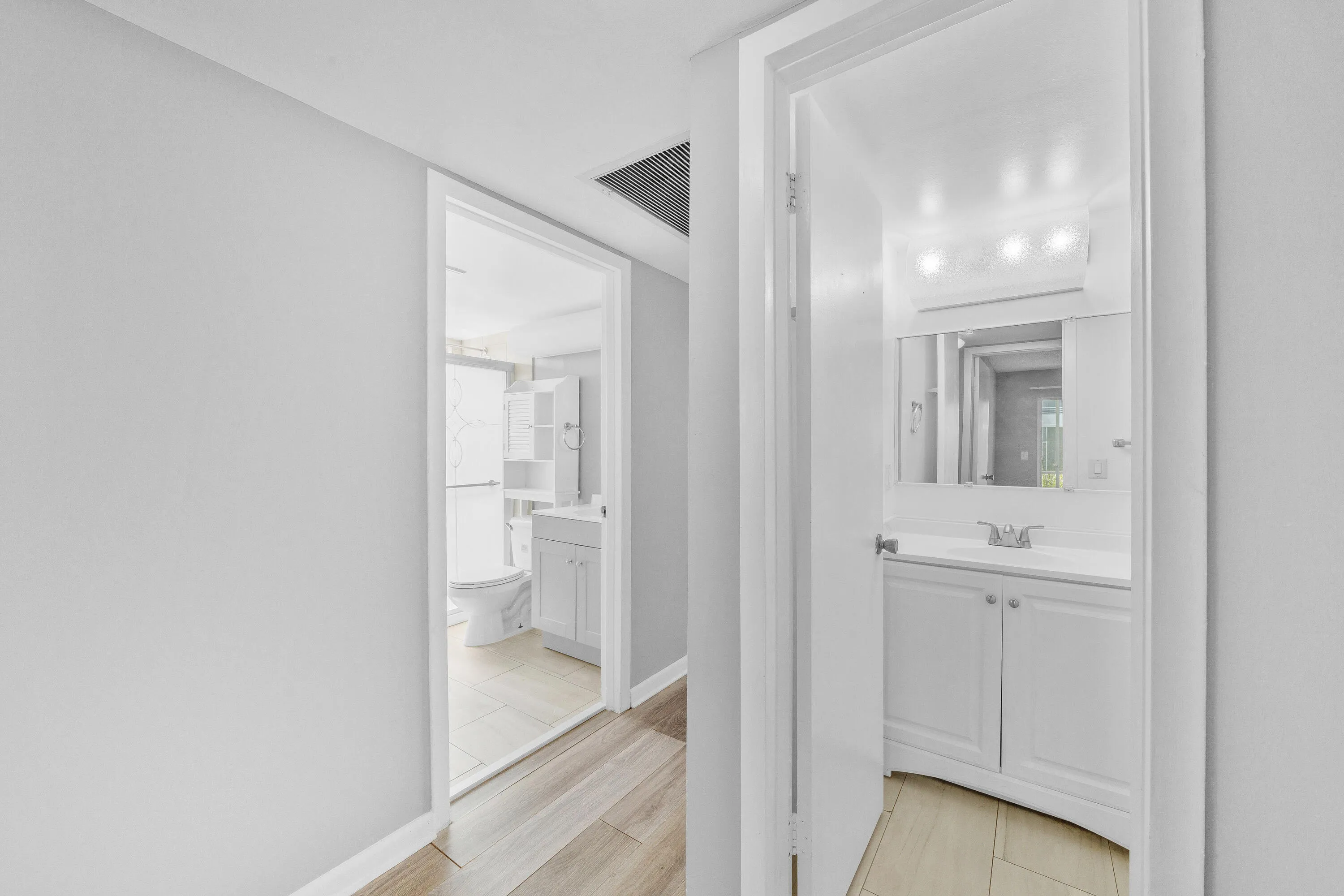 15 Half Bath (1)