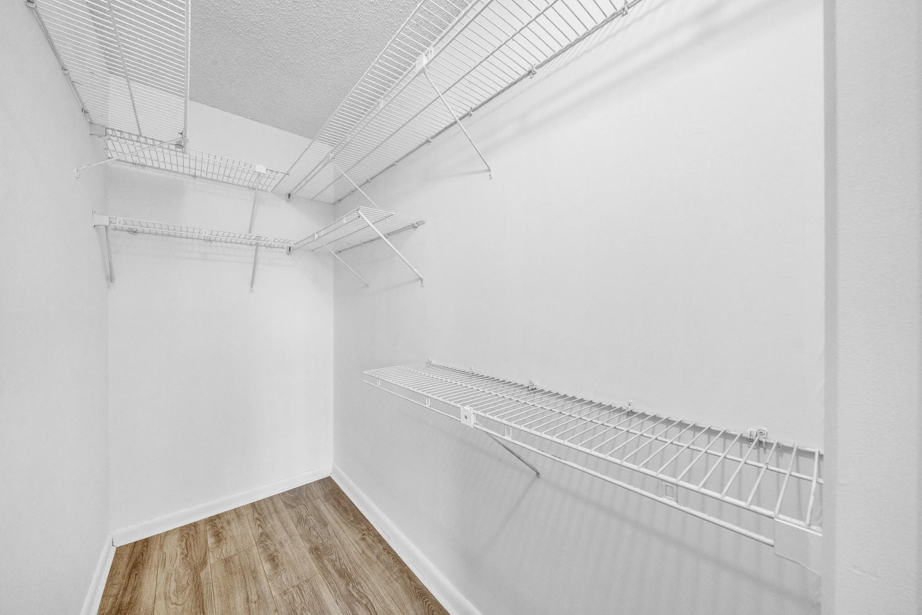 13 Walk-In Closet (1)
