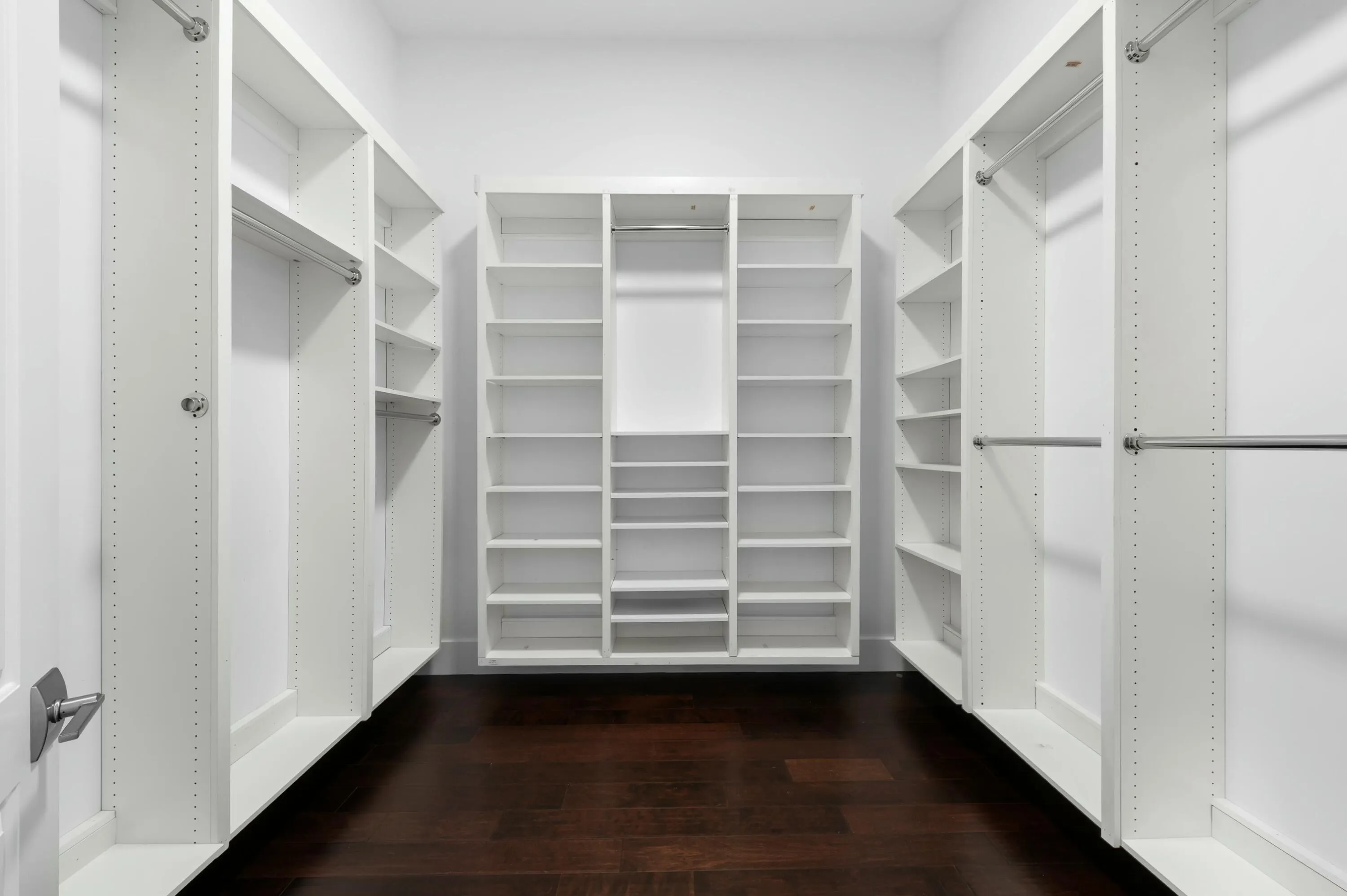 Master closet 1