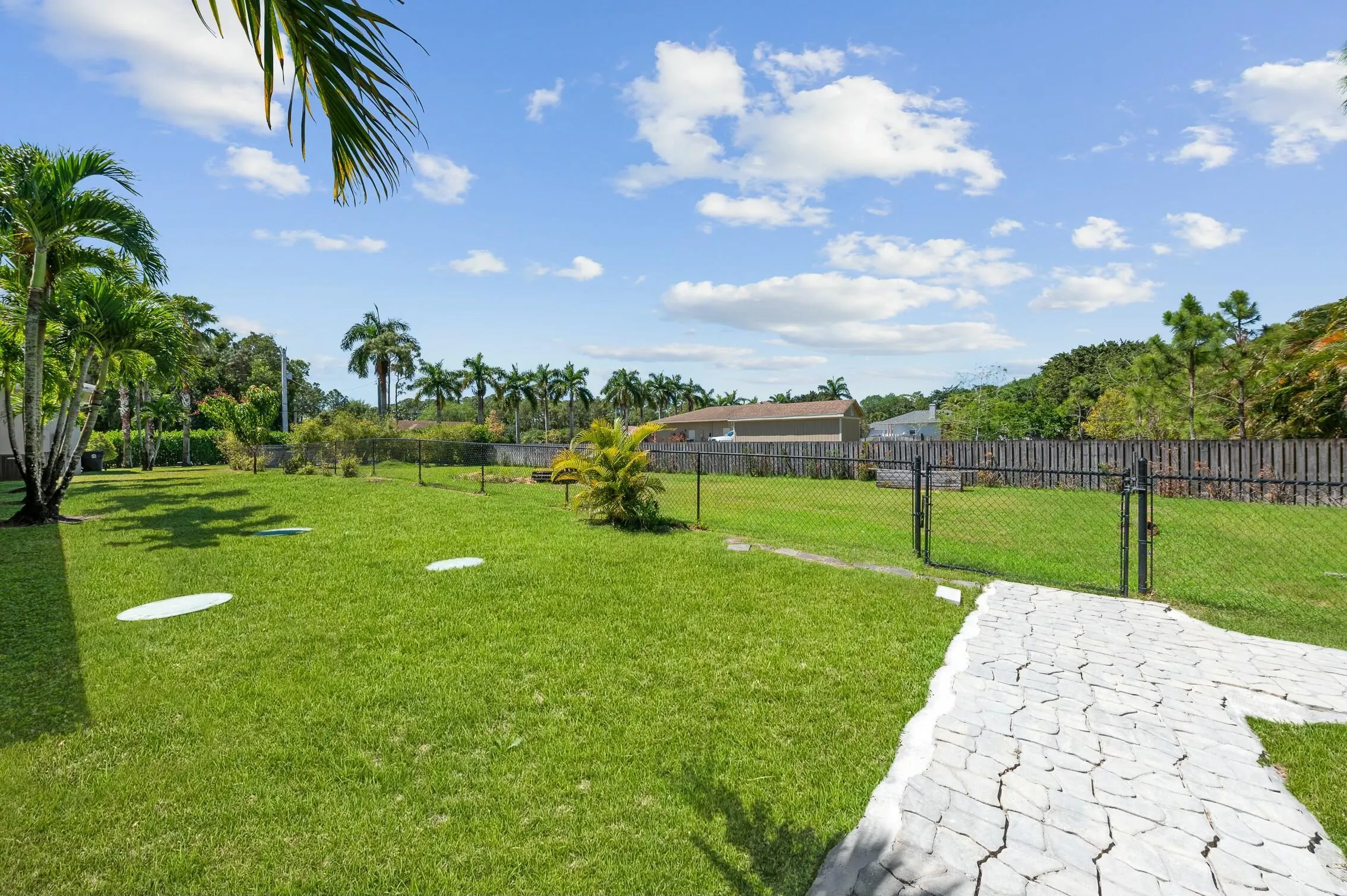 Animal enclosure
