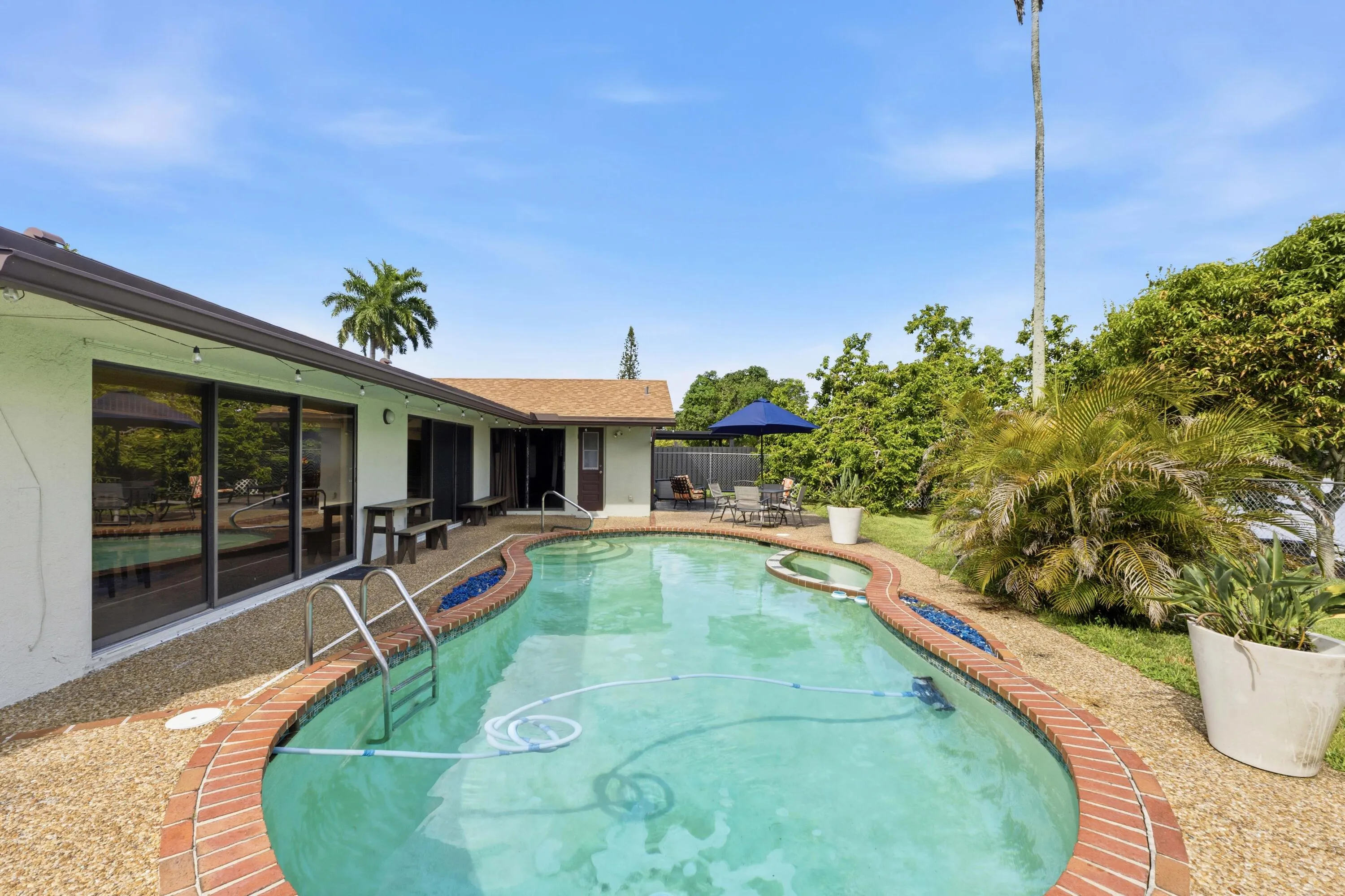 9437 NW 46th Ct_035