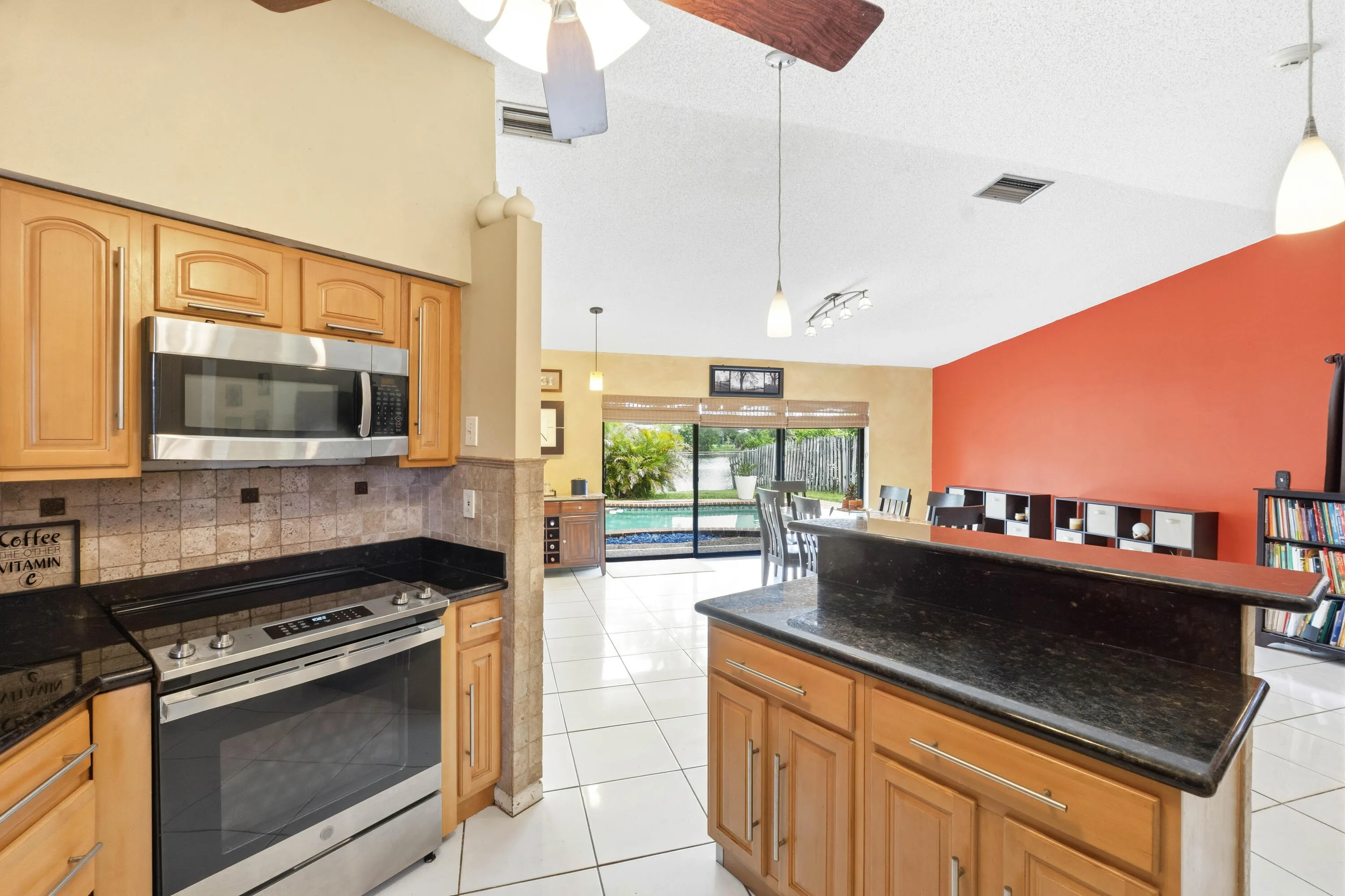 9437 NW 46th Ct_031